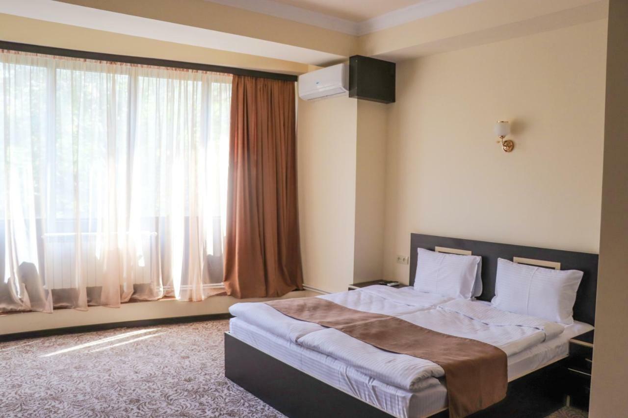Yerevan Centre Hotel Zewnętrze zdjęcie
